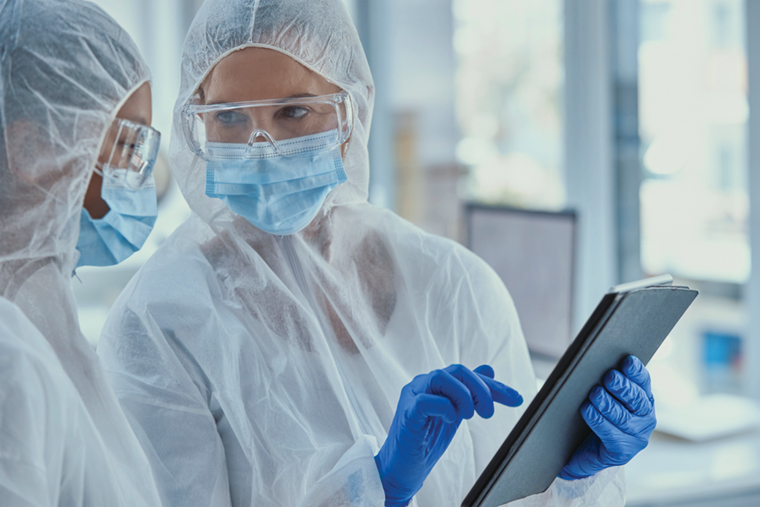 Innerspace aseptic behavior training session – cleanroom operator in GMP-compliant environment